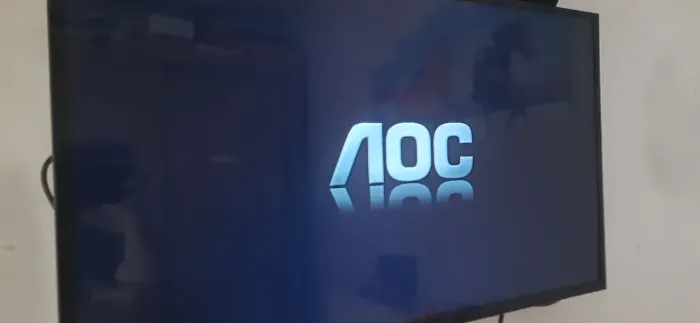 TV AOC Smart 32 polegadas completa! Pezinho+controle + suporte em perfeito estado!<br>