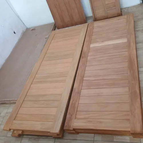 Portas em jatobá, medidas de 2,10X0,80 - 2,10X0,70 - 2,10X0,60.Valor da unidade 