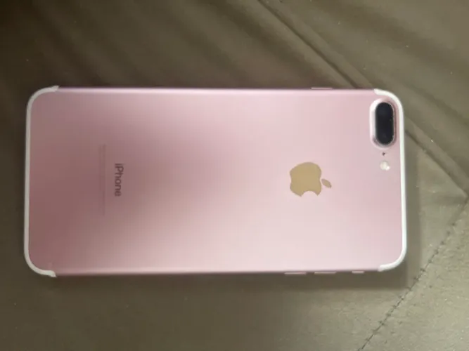 iPhone 7  plus bem conservado (acompanha 13capas)