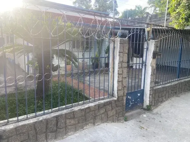 Casa de 03 quartos- Frente Ministro Salgado Filho - OPORTUNIDADE ÚNICA