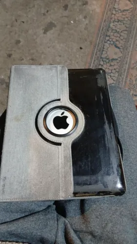 Ipad aplee p/ peças. 