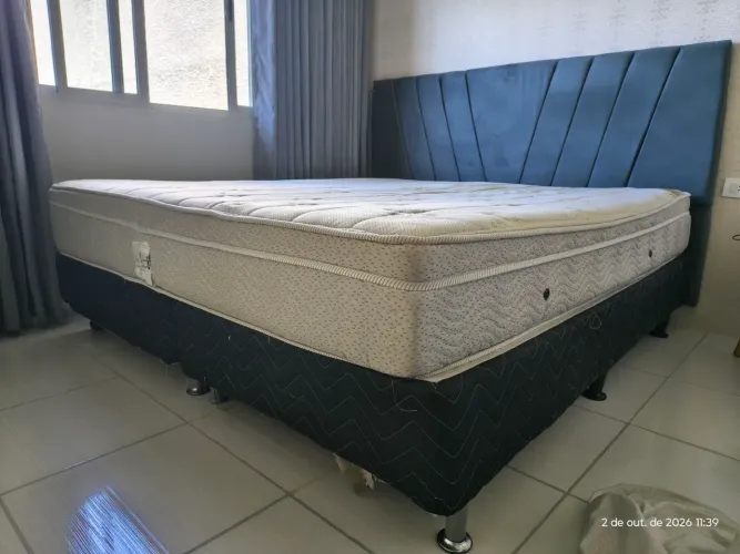 Colchão e box king TOP, em bom estado.