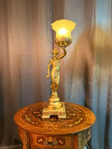 Luminária Antiga Escultura Art Nouveau em Metal Dourado - Abajur