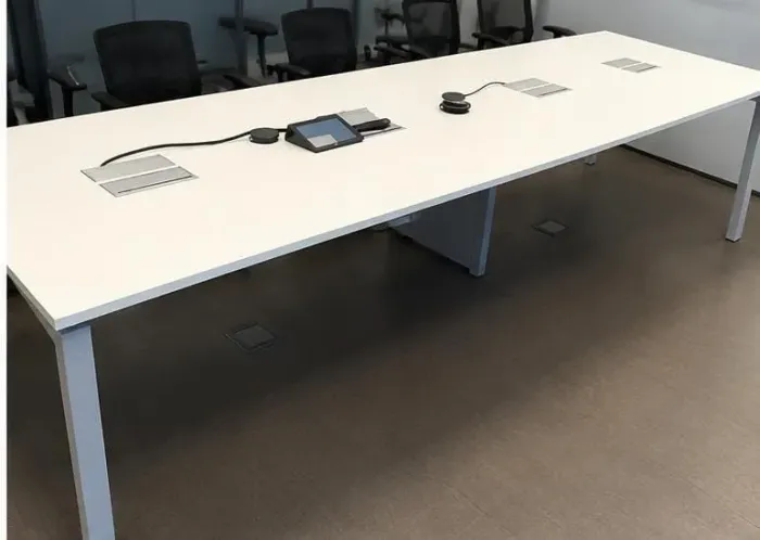 Mesa reunião/estação de trabalho.