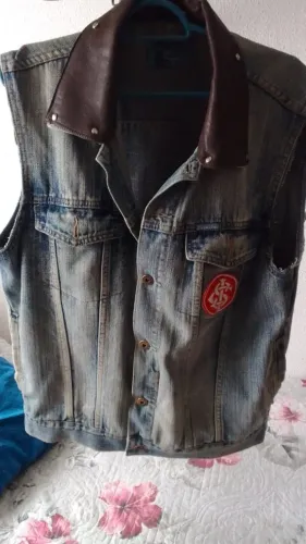 Colete Masculino Tam M de Jeans, Gola de Couro e Escudo do Inter