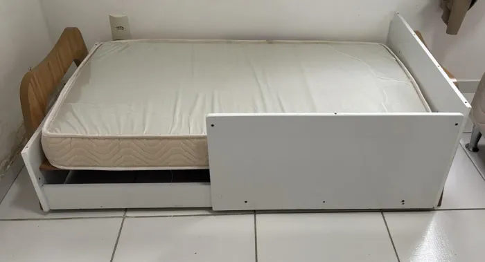Cama infantil com colchão