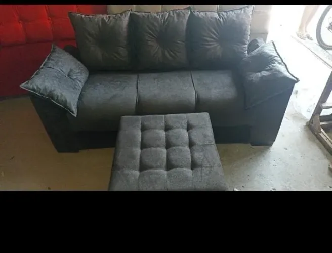Sofá de 3 lugares+puf