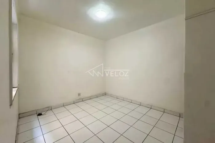 Kitnet/Conjugado : / Residencial / Centro