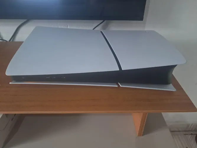 Playstation 5 Slim + 1 ano de PS Plus e Jogos (GTA6)