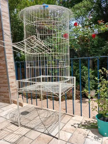 Gaiola grande viveiro papagaio calopsita maritaca branca 1,40 altura porta basculante 
