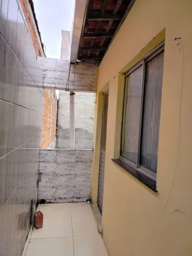 Aluga-se Kitnet na coroa do meio 1° andar