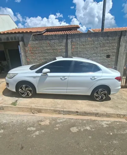 Citroen C4 Lounge Exclusive 1.6 Turbo 4P Aut. 2014