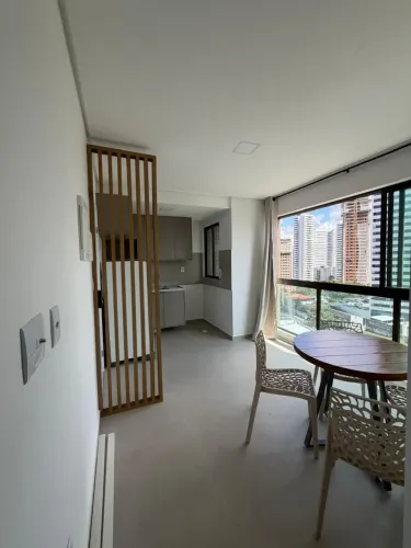 Alugo flat mobiliado com 1 quarto, no melhor trecho da Torre.