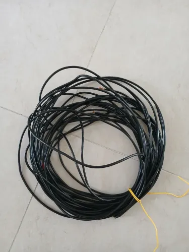 Vendo 3 pedaços de fio 10mm.
