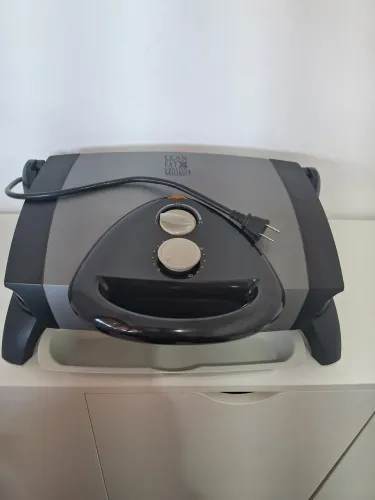 Grill George Foreman bem conservado