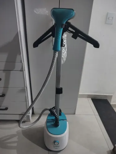 Semi novos. Pouco tempo de uso.
