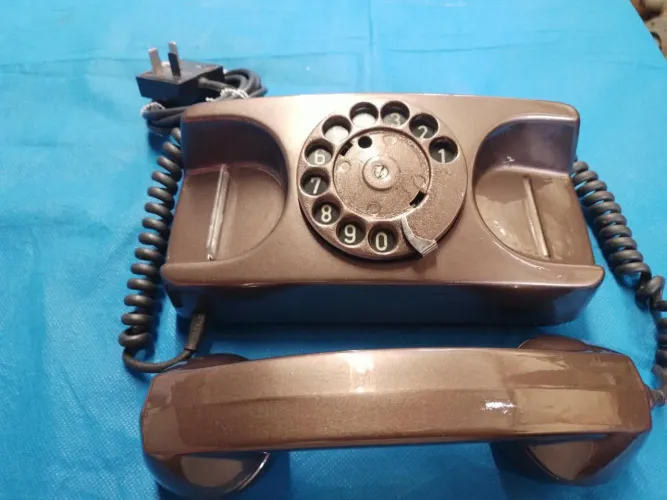 Telefone antigo para decoração