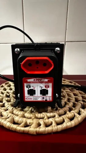 Auto Transformador 110V - 220V Kitec 750 va