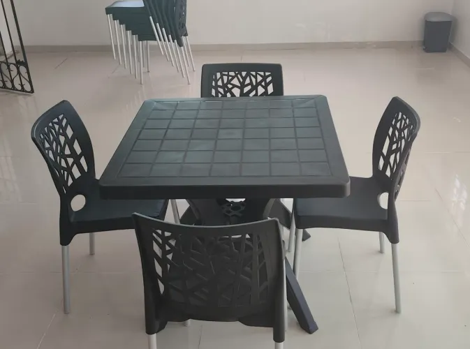Conjunto Mesa Grande + 4 Cadeiras Pés de Alumínio 