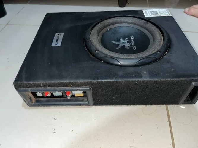 Vende-se caixa amplificada