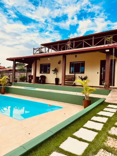 Linda casa com piscina