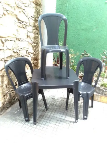 Cadeira Plástica BISTRÔ NOVA 04 CAD + 01 Mesa Conjunto Imperatriz GW33 Resistente