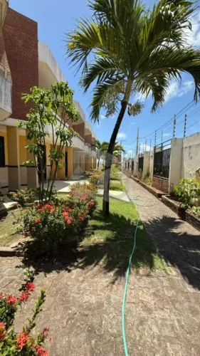 Condomínio Stella Mares: Casa Duplex com 3/4 e Piscina Próxima à Praia
