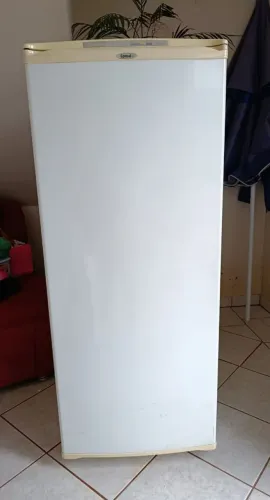 Vendo geladeira consul 300 litros funcionando perfeitamente 