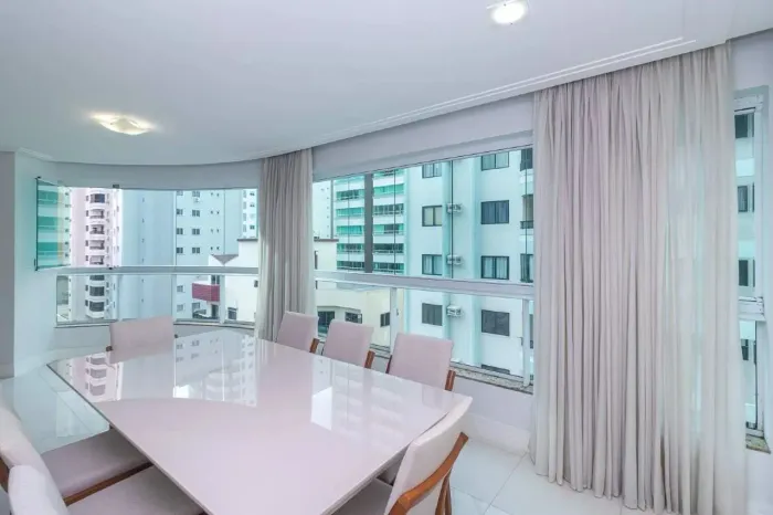 Apartamento no Ed. Solar Vitória em Balneário Camboriú