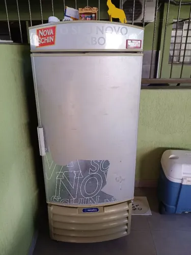 Cervejeira 4 caixas metal frio 220 volts.