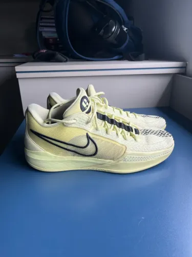 Nike Sabrina 1
