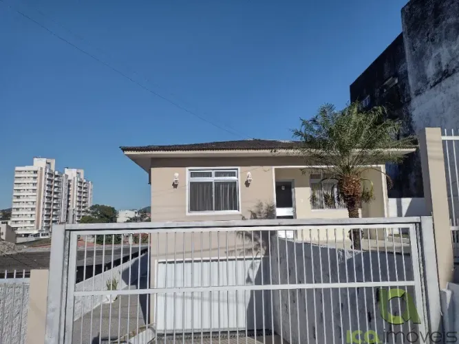 CASA AMPLA DE 3 QUARTOS PARA LOCAÇÃO EM SERRARIA