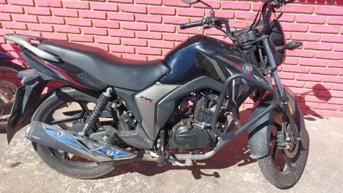 Moto impecável