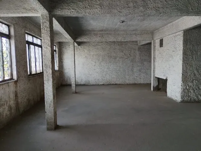Realengo Sobreloja 236 m2 Estrada da Agua Branca.Desocupada.