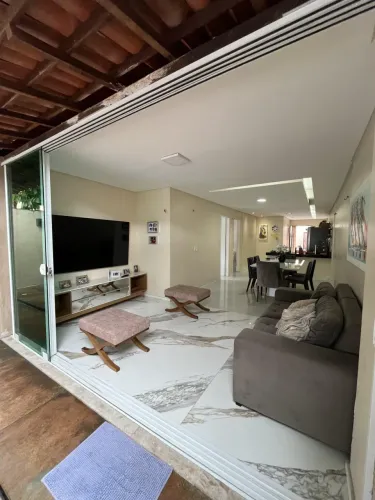 Casa plana em condomínio fechado 193m² - 2 suítes em Messejana - Fortaleza - CE