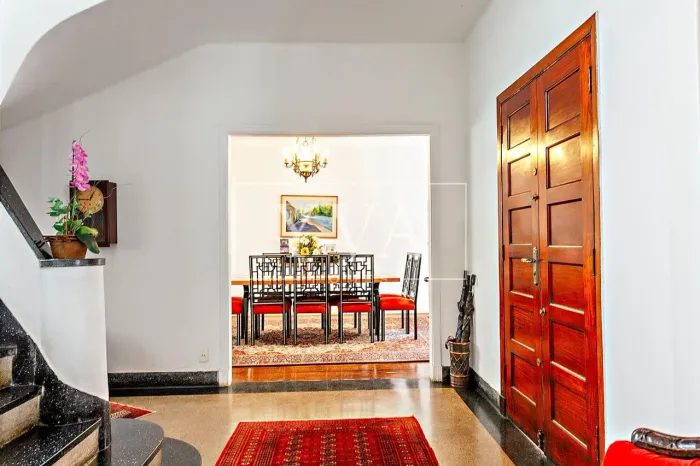 Casa com jardim, 3 dorms e 250m² em Campos Elíseos