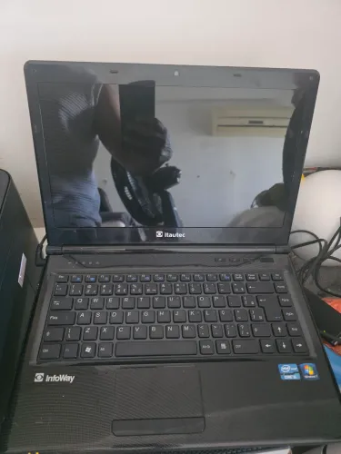 Notebook Itautec Infoway Core i5 com defeito ? liga e desliga ? para conserto ou peças
