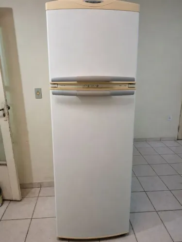 Vende-se geladeira