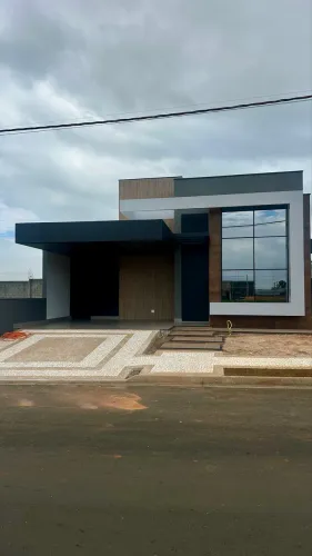 Linda casa condomínio Residencial Florença