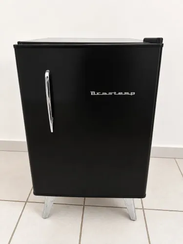 Vendo Frigobar Brastemp cor Preto retrô 76L