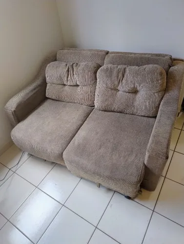 Vendo sofá cama - ÓTIMA ESTRUTURA, MADEIRA DE VERDADE, SOFÁ PESADO 