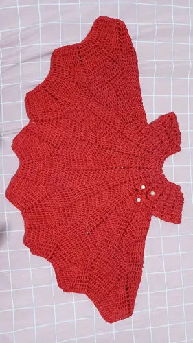 Vestido para bebê em crochê vermelho