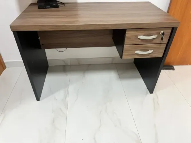 Mesa de Computador c/ 2 gavetas c/ chave