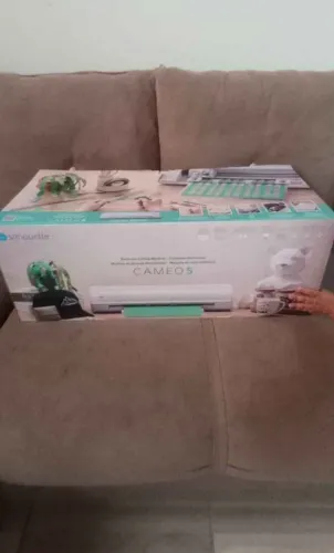 VENDO SILHOUETTE CAMEO 5 NOVA NA CAIXA LACRADA