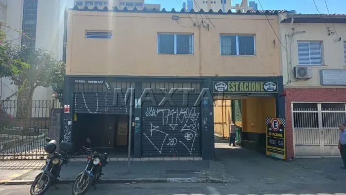 Loja comercial para locação de 110m², em Santana, com três salas. Próximo ao metrô e comér