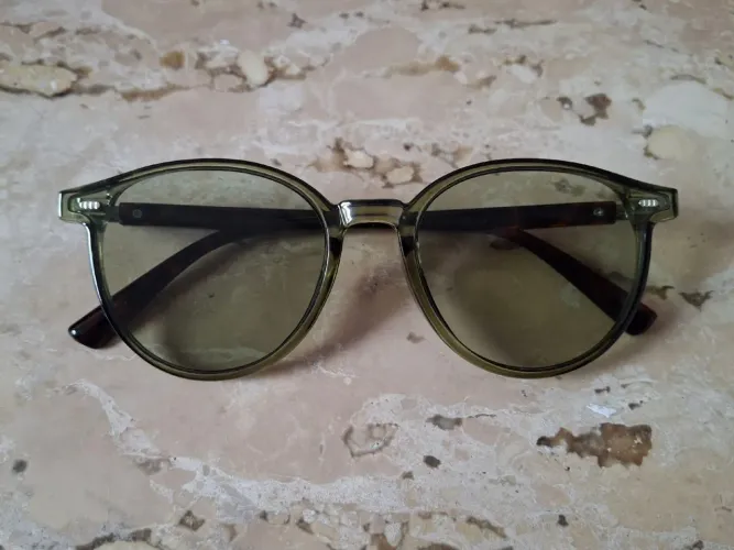 Óculos verde haste detalhe em tartaruga unissex *novo