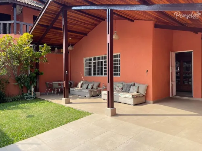 Ubatuba Casa à venda na Praia da Enseada Mobiliada com 4 suítes e espaço gourmet