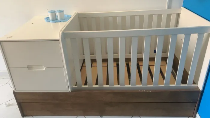 Berço + guarda roupa 