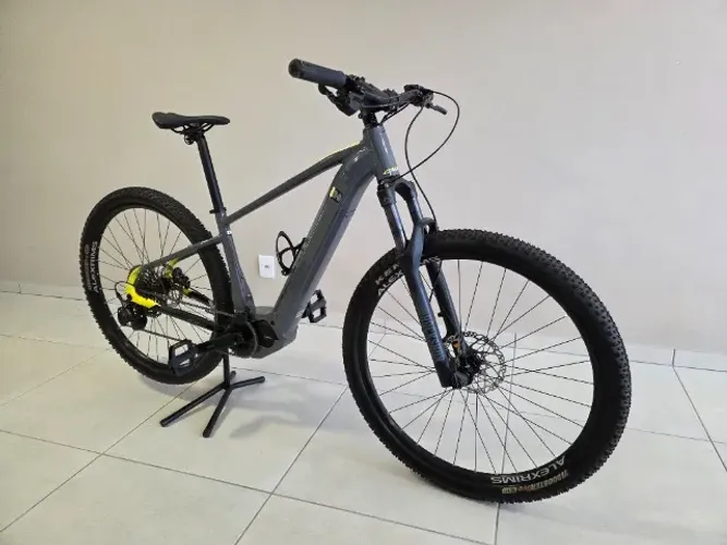 E-bike Oggi 8.3 Assistida, com apenas 106Km rodados, tamanho M