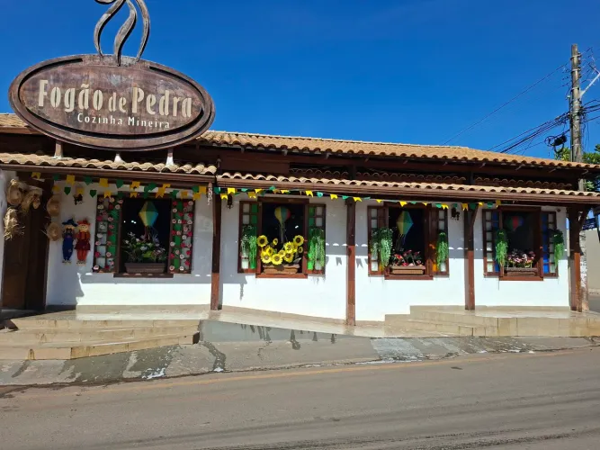 Vaga auxiliar de cozinha restaurante Fogão de Pedra, Vila planalto